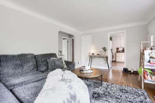 4429 6th St NE - Web Quality - 011 - 11 Living Room.jpg