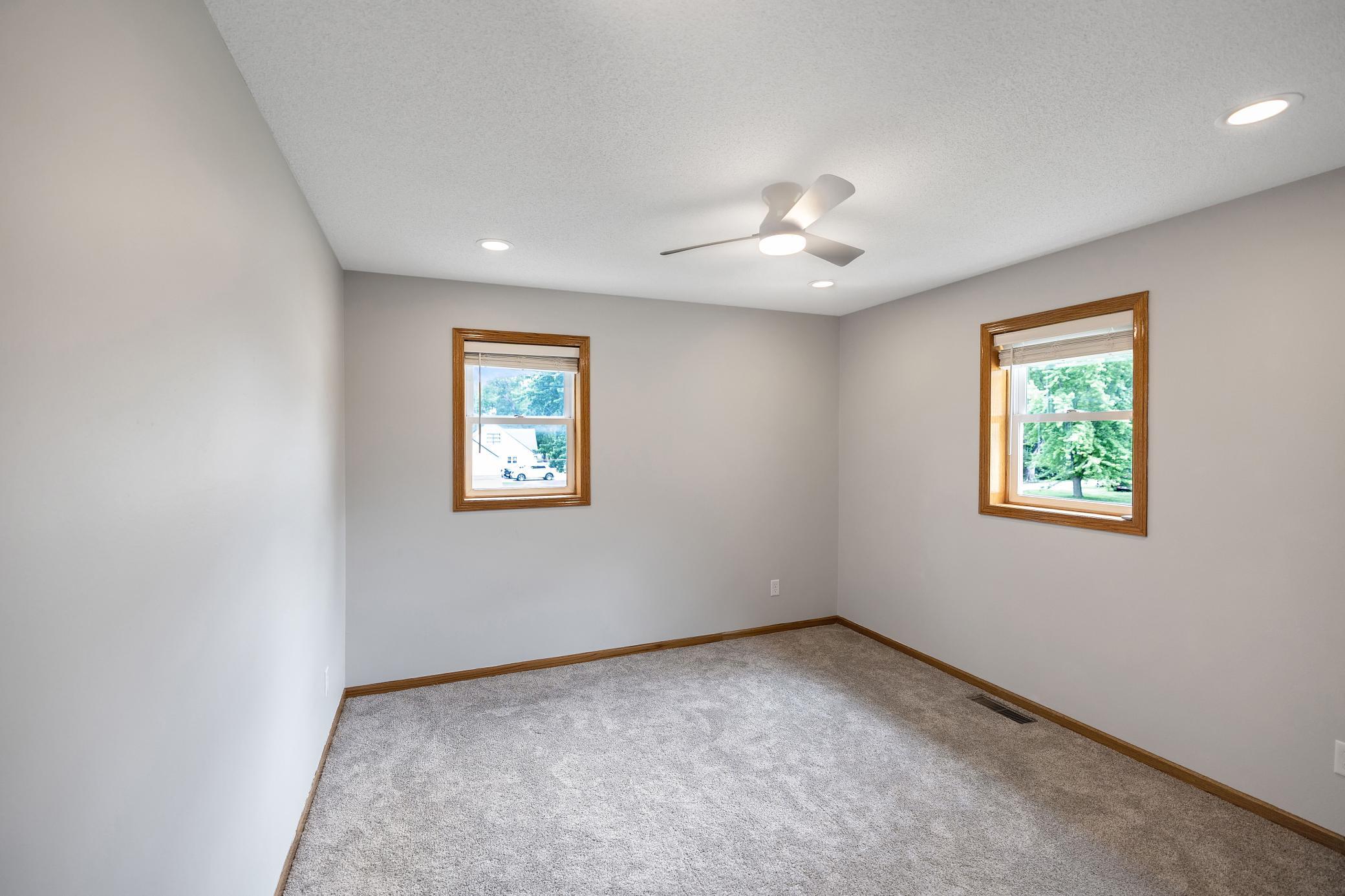 Second upper level bedroom