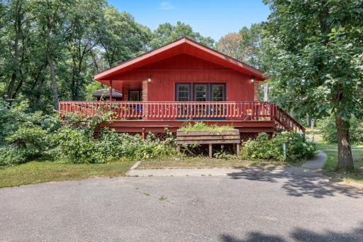 Wrap around deck connecting kitchen and sunroom