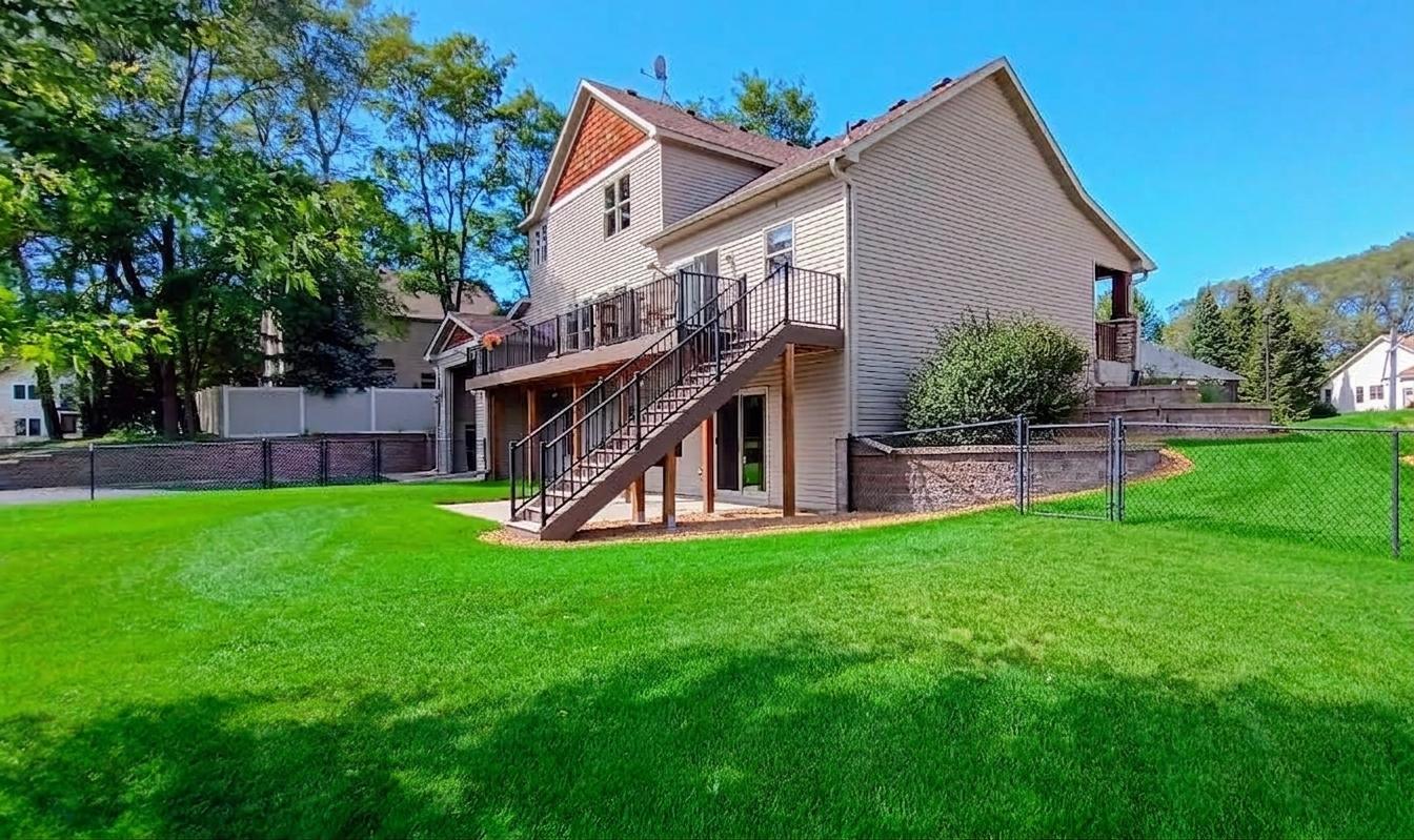 Backyard space for games/gardens - lush lawn & patio space