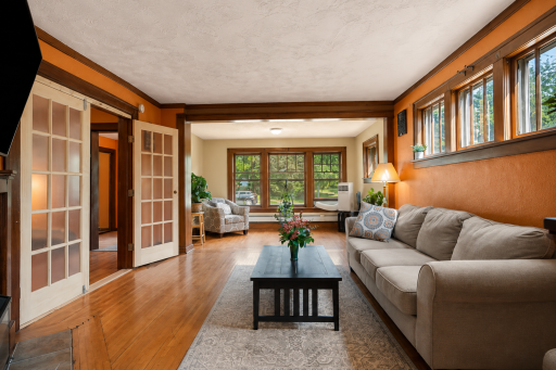 Open layout and south facing windows bring natural sunlight all day long!.PNG