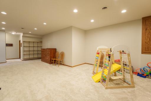 The lower level family room dimensions are 27x17 ft.