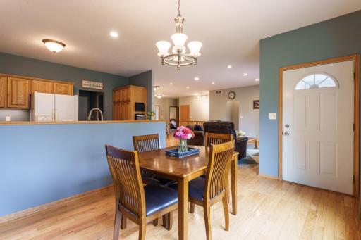 Access to the back deck for easy outdoor grilling & dining.