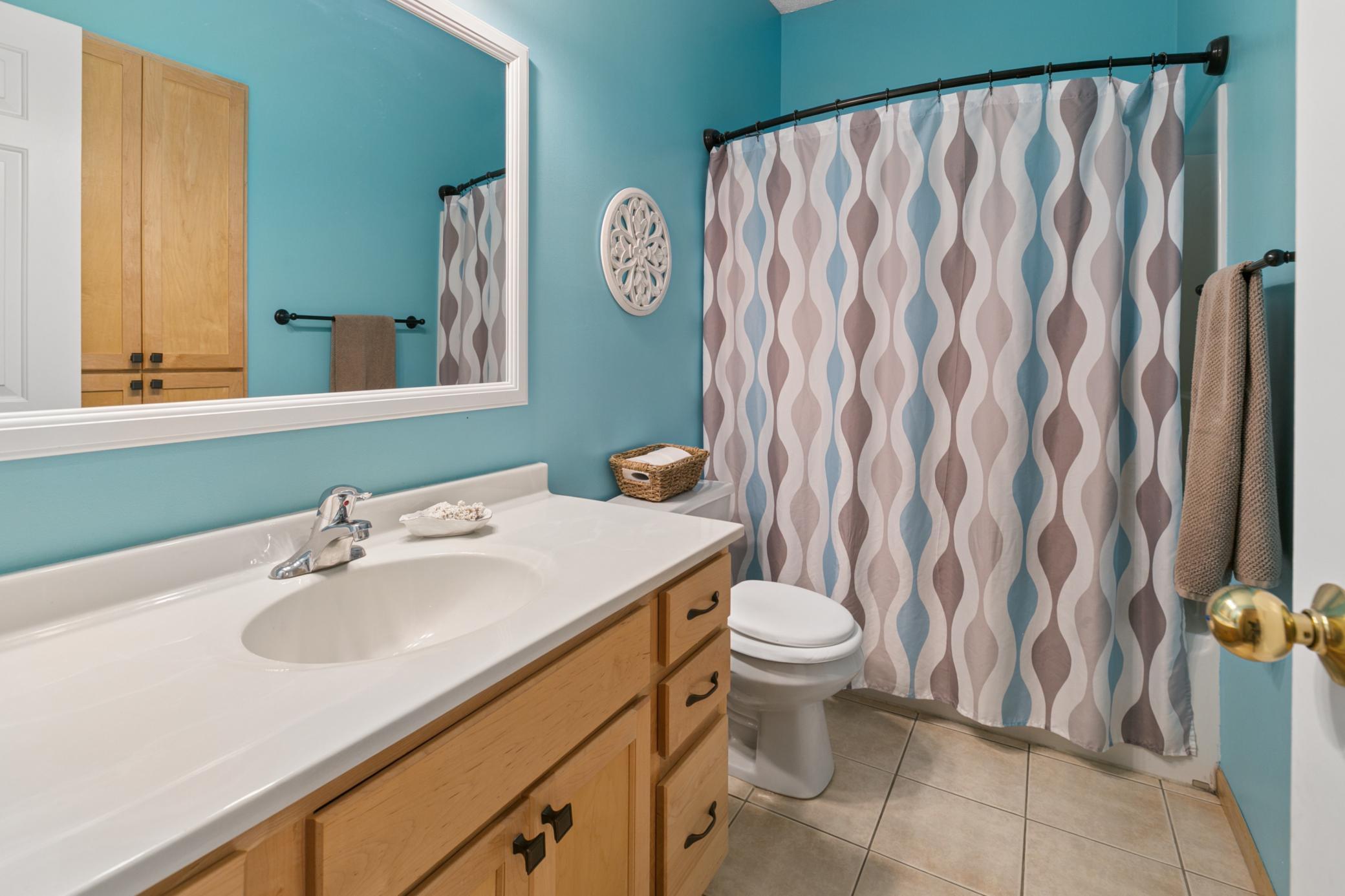 Main floor guest full bath.