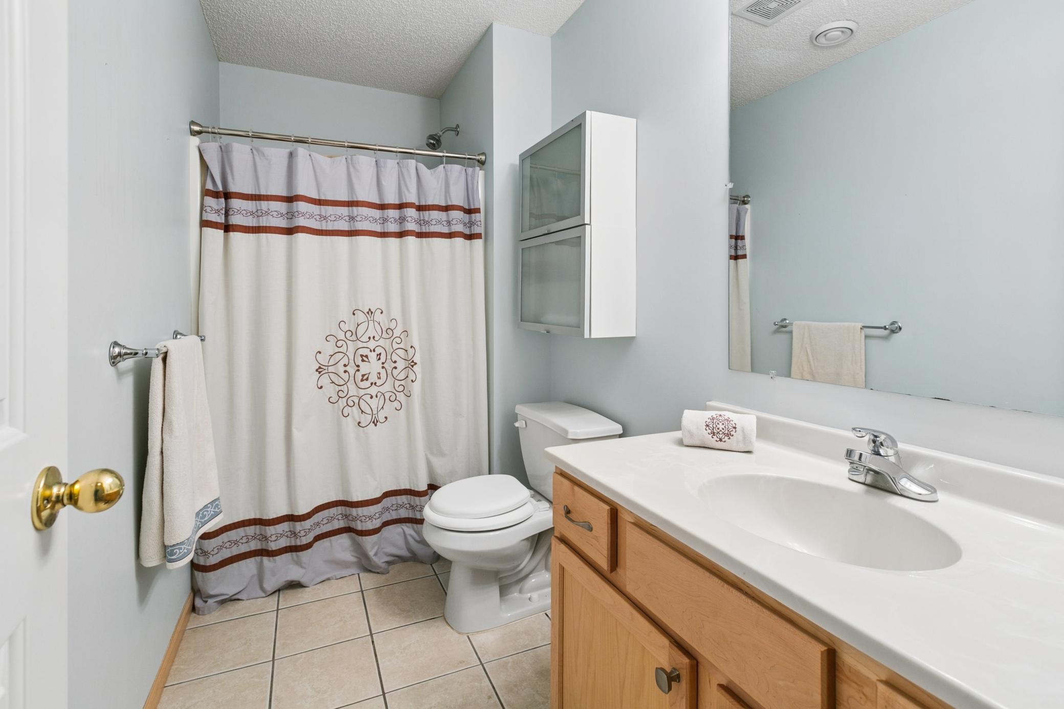 LL full bath.