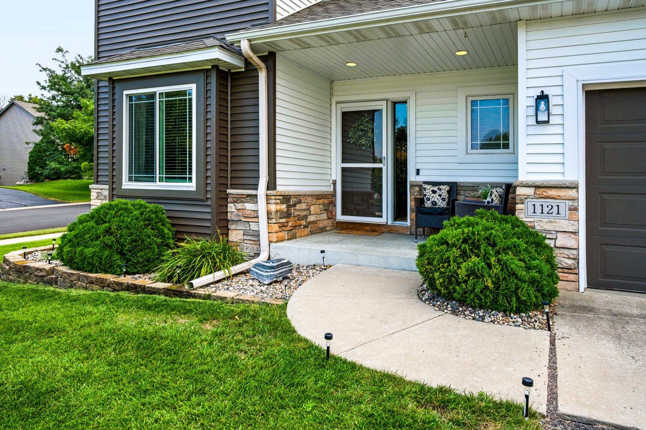 06-Front Porch.jpg