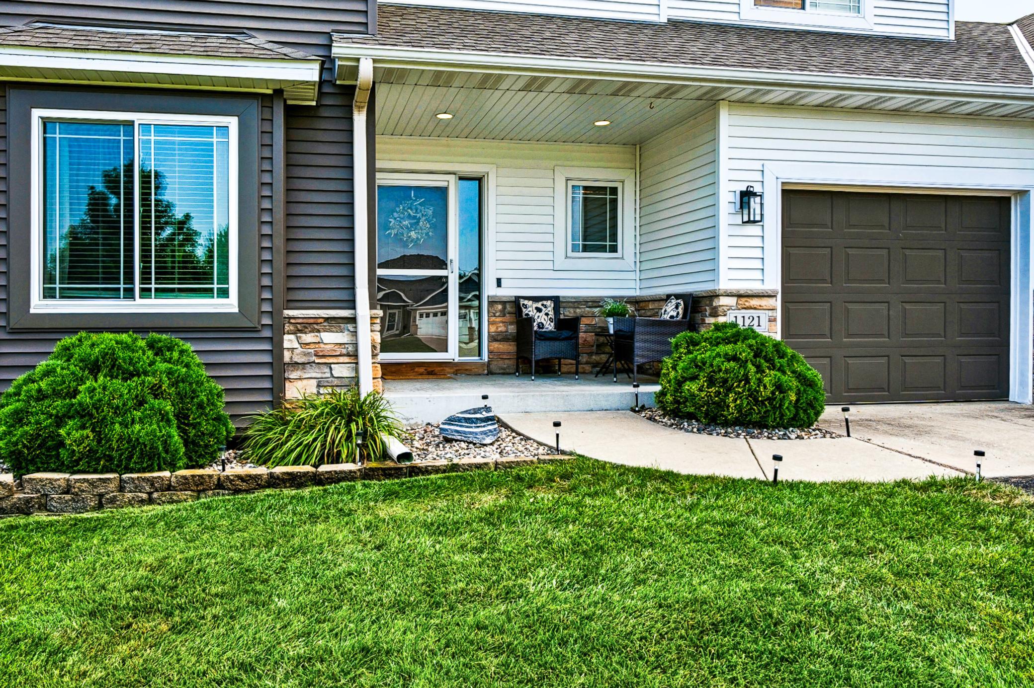 05-Front Porch.jpg
