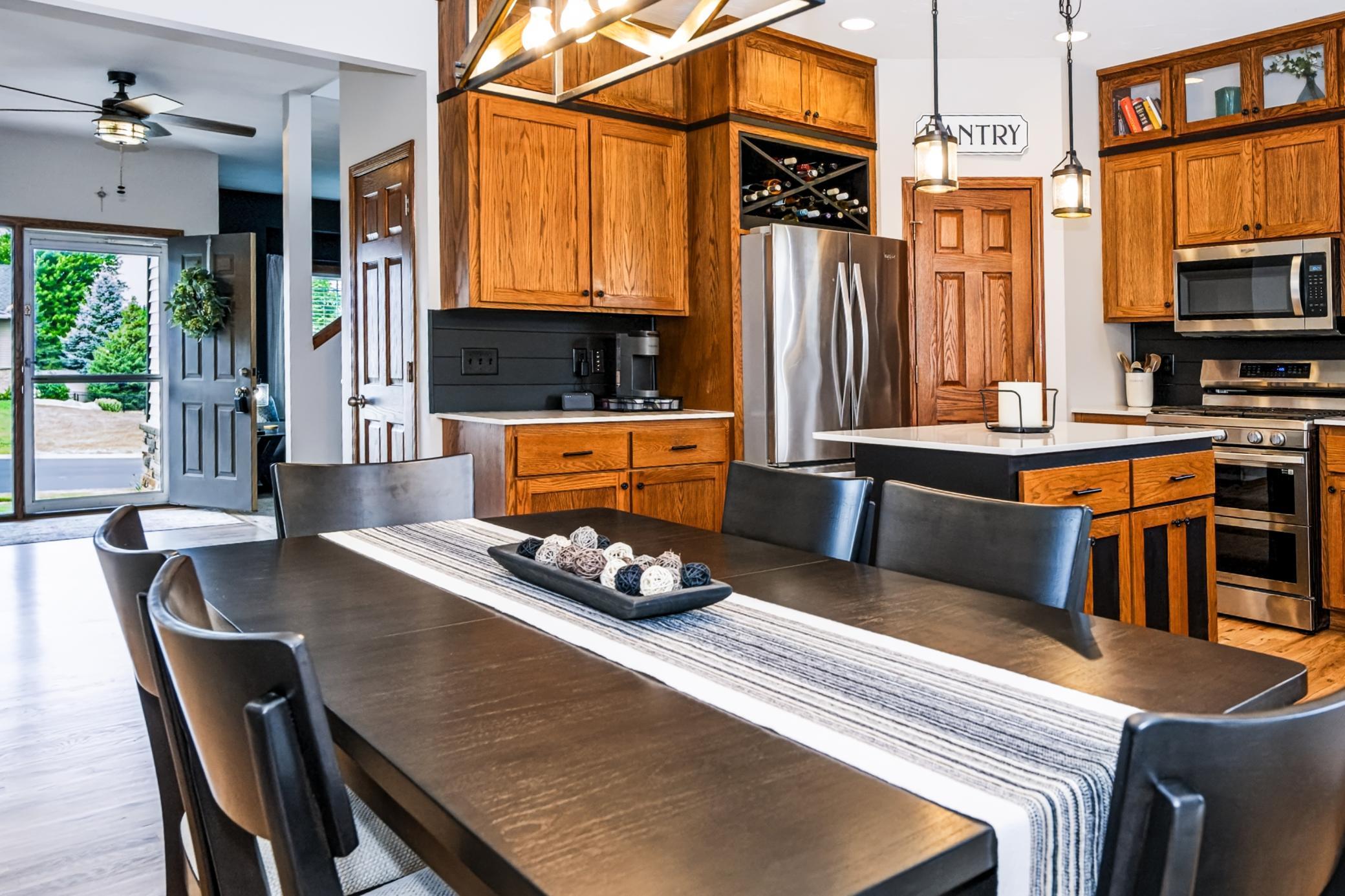26-Dining View.jpg