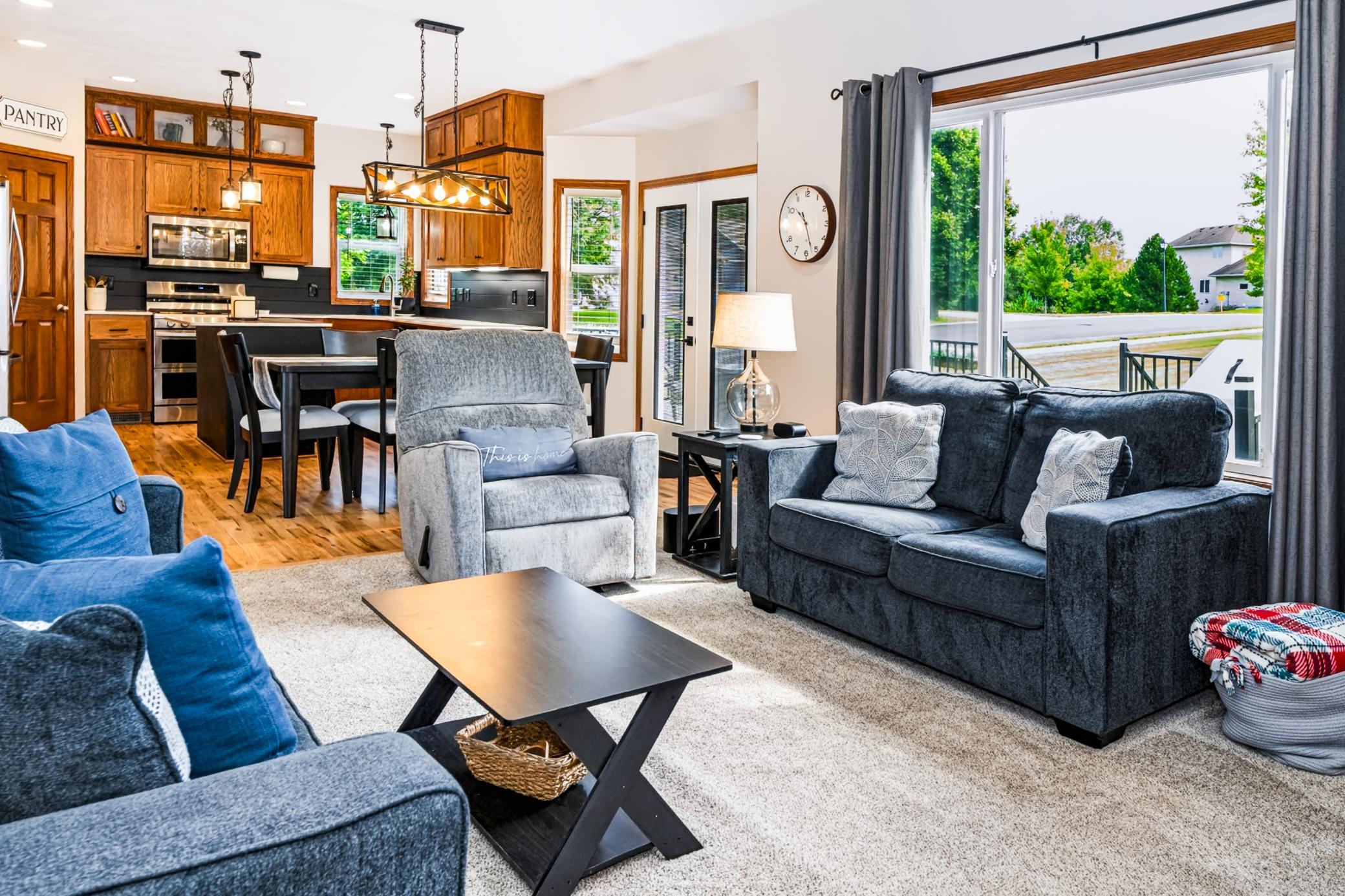 28-Living Room.jpg
