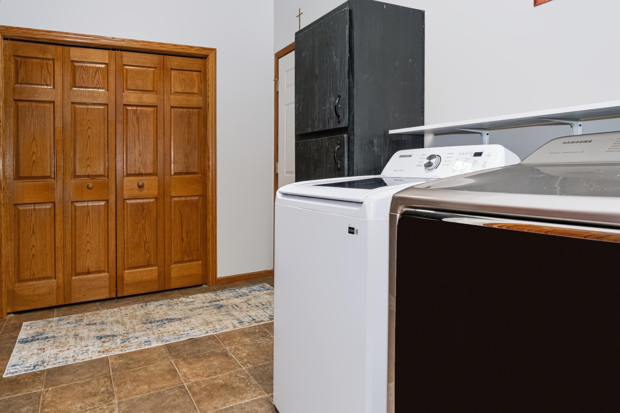 31-Laundry & Mud Room.jpg