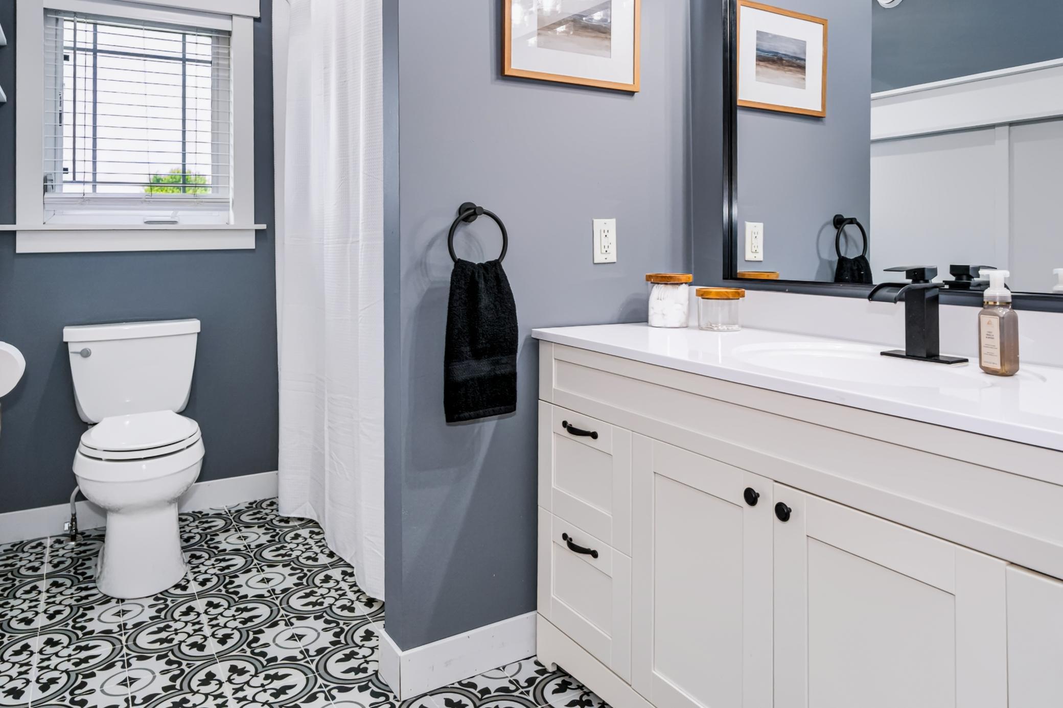42-Full Bath Upper Level.jpg