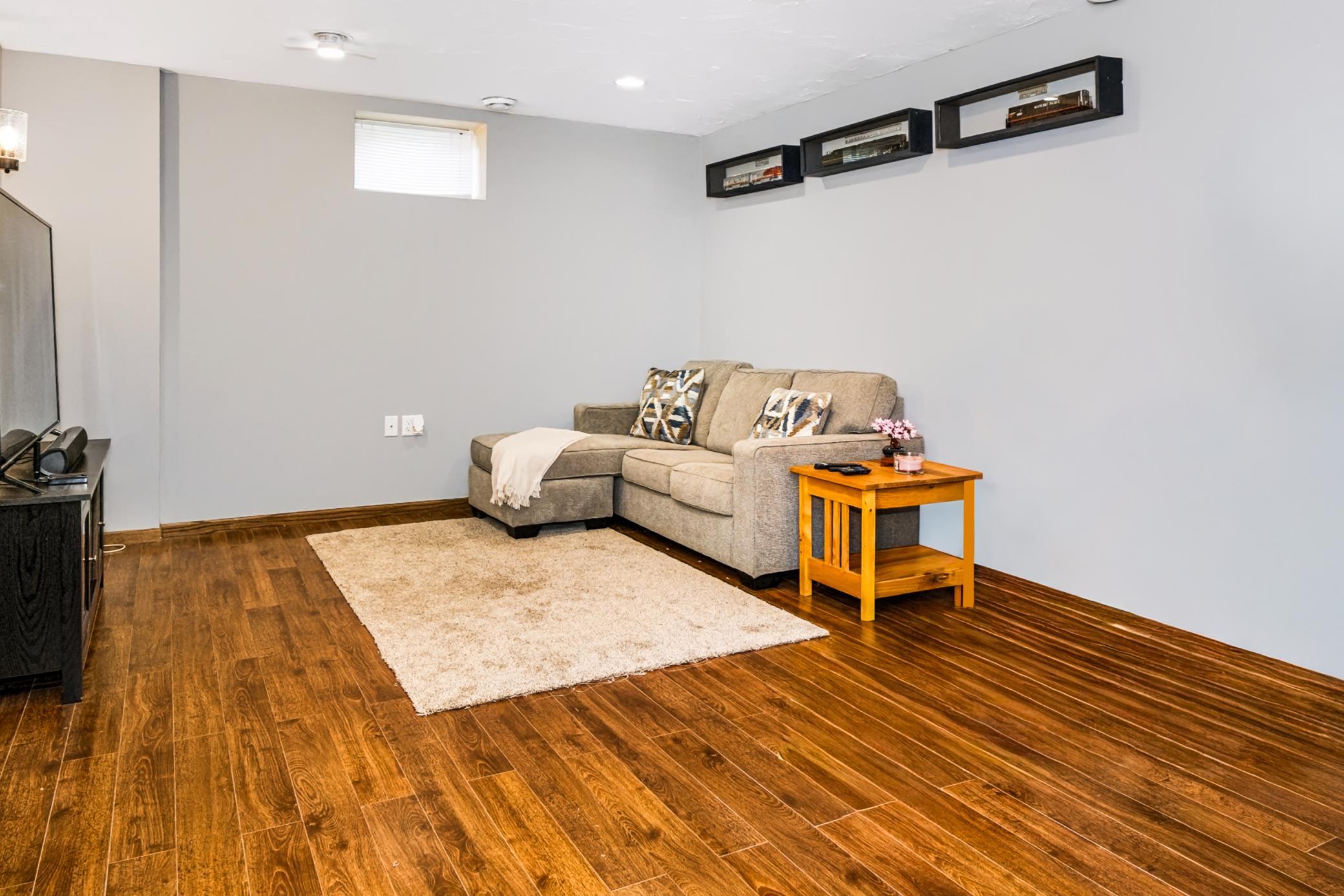 44-Family Room - LL.jpg