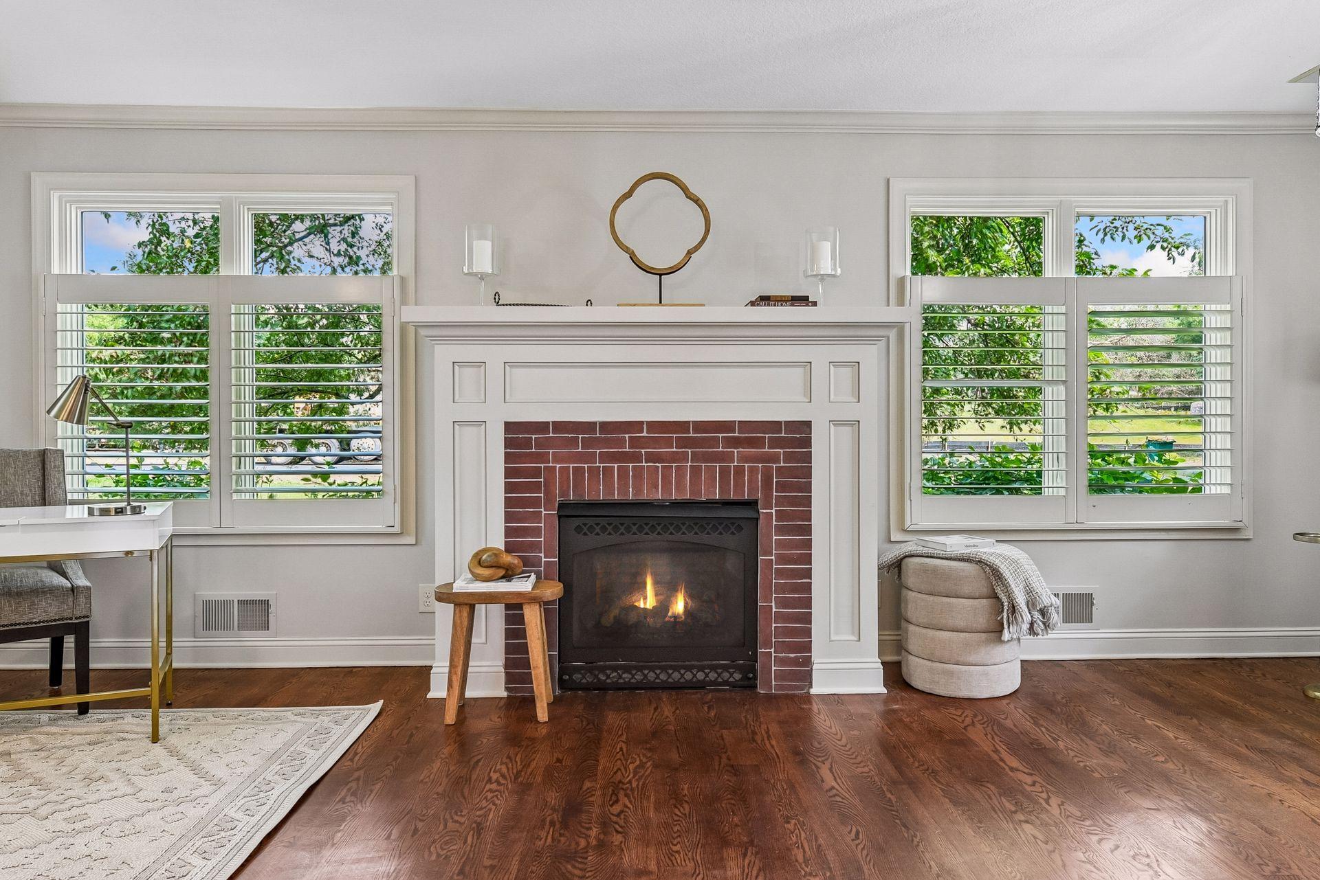 Large windows flank the FP for amazing sunlight