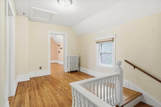 705 Jefferson Ave - Upper level landing