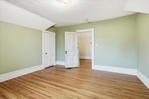 705 Jefferson Ave - Upper level main BR