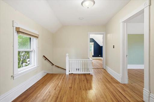 705 Jefferson Ave - Upper level landing