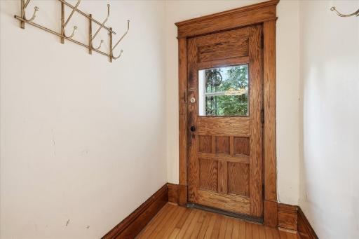 705 Jefferson Ave - Entry