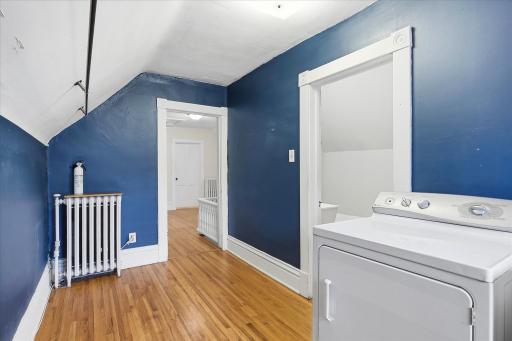 705 Jefferson Ave - Upper level laundry