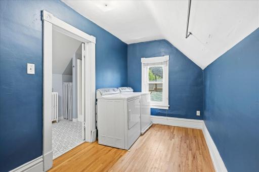 705 Jefferson Ave - Upper level laundry