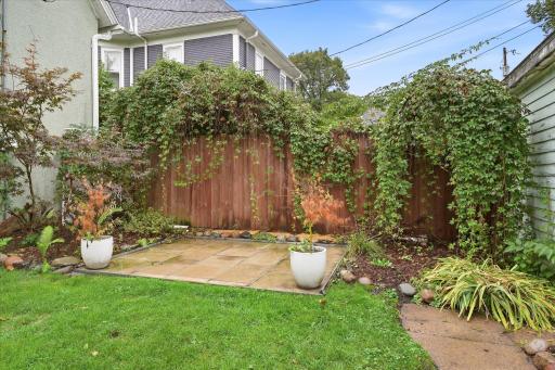 705 Jefferson Ave - 2nd patio