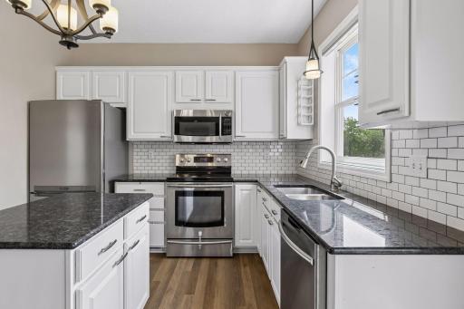 Stainless steel appliances & granite countertops
