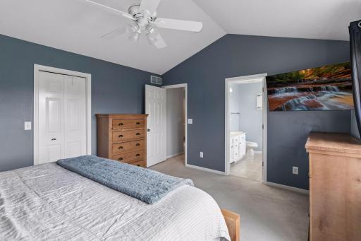 Private bathroom & HUGE walk in closet