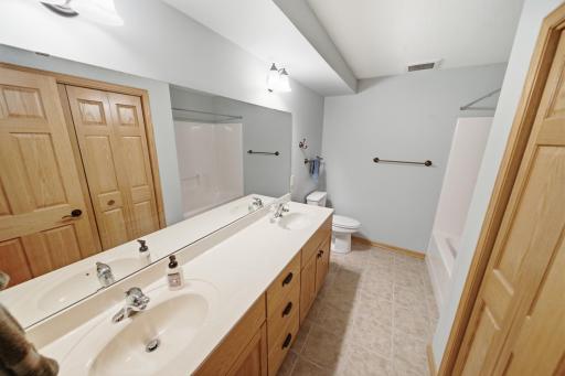 1407 Woodland Way, Lake City, MN 55041