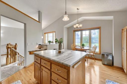 Granite Center Island-Hardwood Floors80_w600.jpg