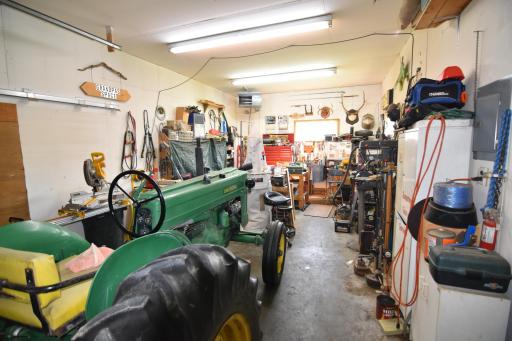 DSC_0083.JPG Heated Shop