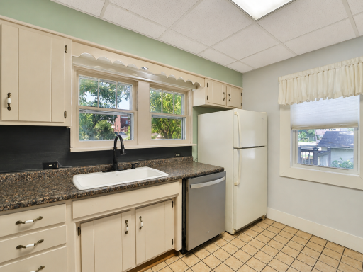 403 5th Street NE, Staples, MN 56479