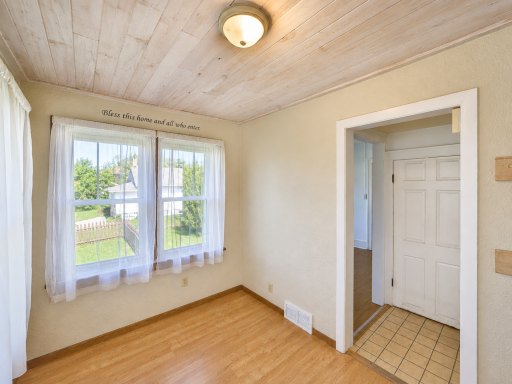 403 5th Street NE, Staples, MN 56479