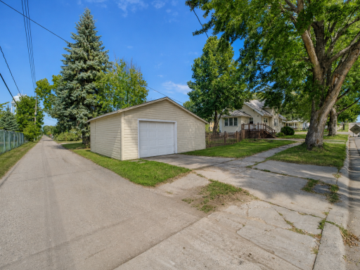 403 5th Street NE, Staples, MN 56479