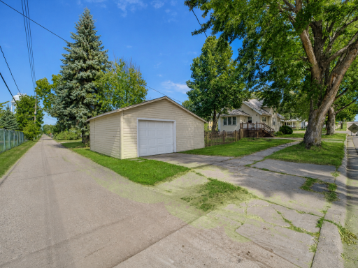 403 5th Street NE, Staples, MN 56479