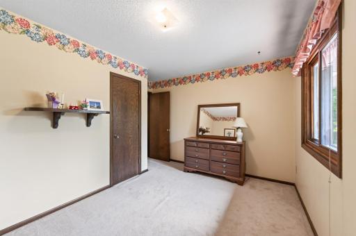 420 N Comstock Lane N, Plymouth, MN 55447