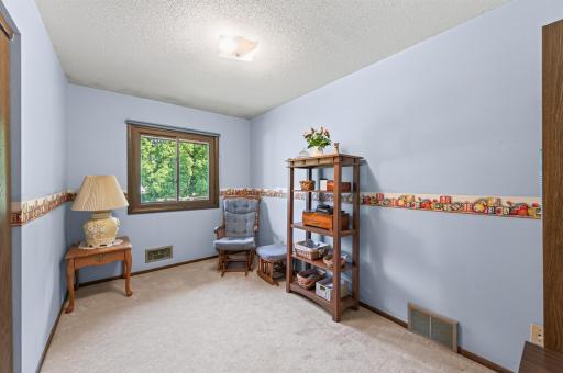 420 N Comstock Lane N, Plymouth, MN 55447