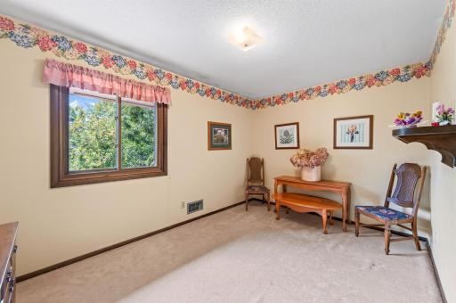 420 N Comstock Lane N, Plymouth, MN 55447