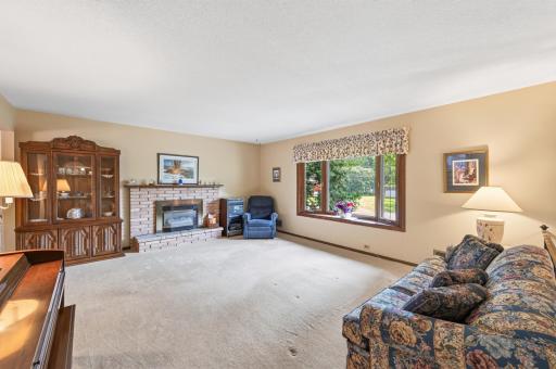 420 N Comstock Lane N, Plymouth, MN 55447