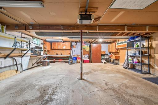 420 N Comstock Lane N, Plymouth, MN 55447