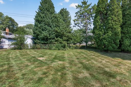 420 N Comstock Lane N, Plymouth, MN 55447