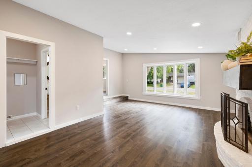 6208 81st Avenue N, Brooklyn Park, MN 55443