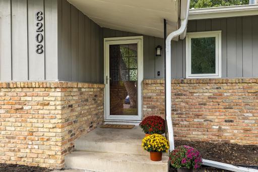 6208 81st Avenue N, Brooklyn Park, MN 55443