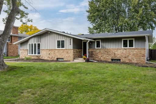 6208 81st Avenue N, Brooklyn Park, MN 55443