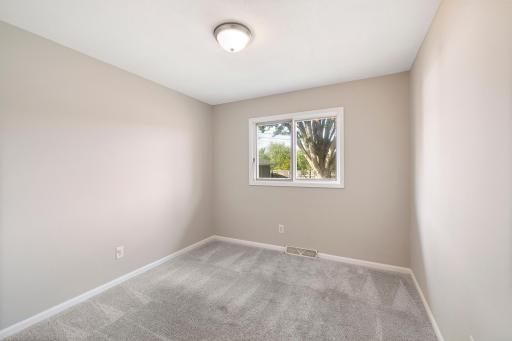 6208 81st Avenue N, Brooklyn Park, MN 55443
