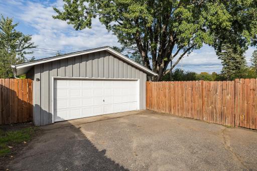 6208 81st Avenue N, Brooklyn Park, MN 55443