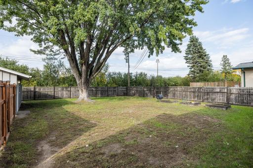 6208 81st Avenue N, Brooklyn Park, MN 55443