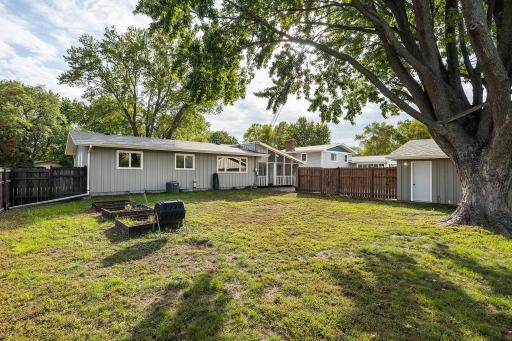 6208 81st Avenue N, Brooklyn Park, MN 55443
