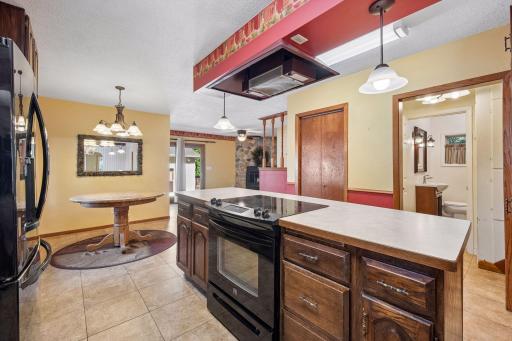 Kitchen showing breakfast nook