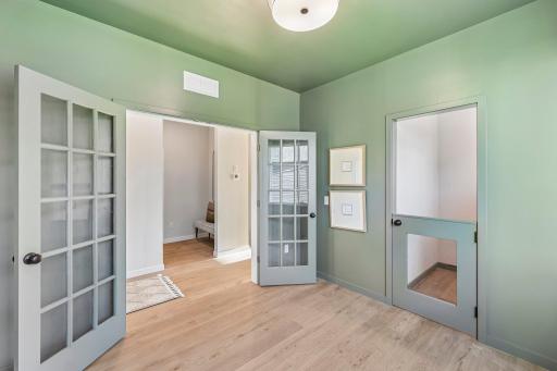 Large flex room for office, den, exercise room, etc.