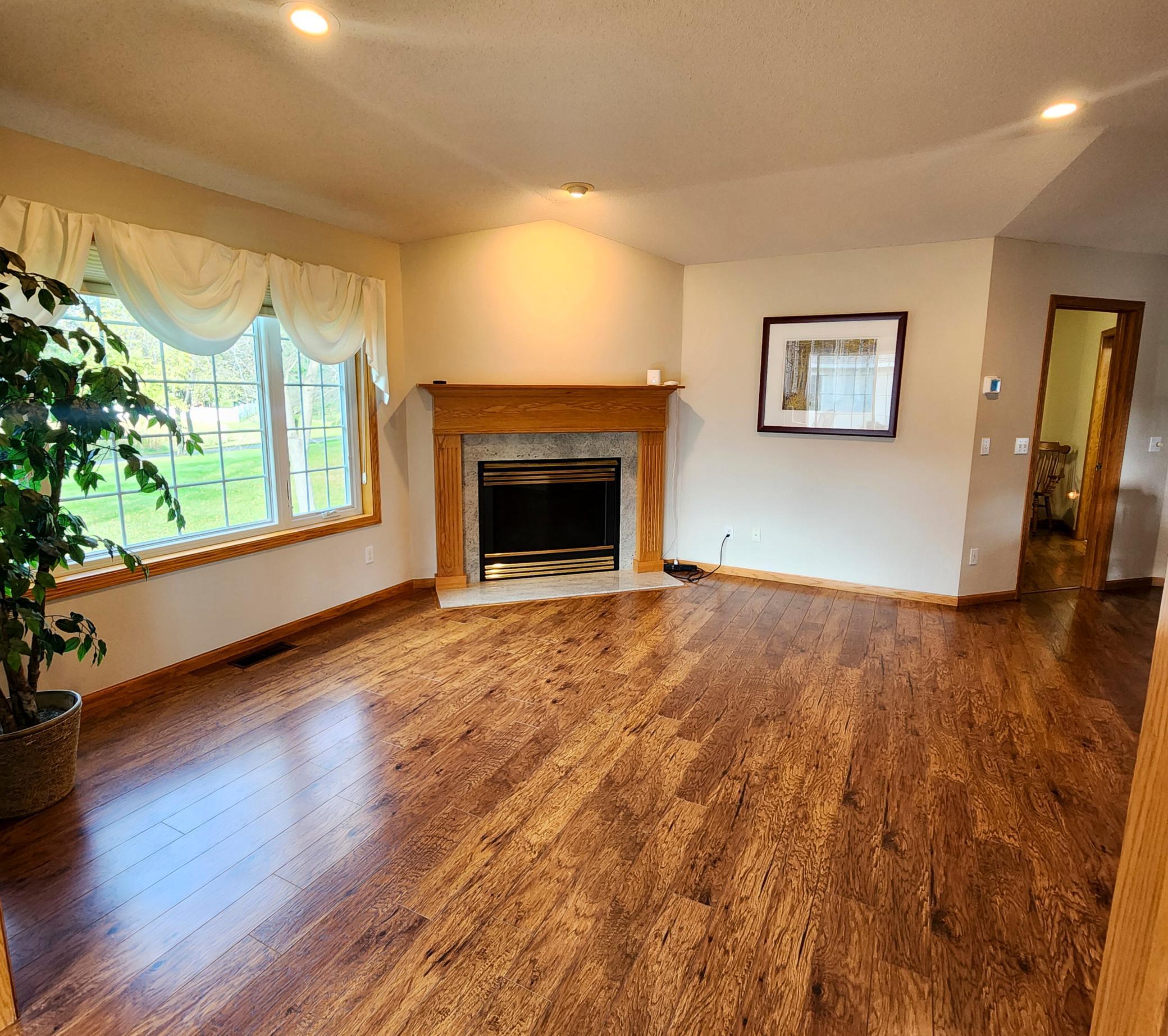 2 Fireplaces and Vaulted Ceilings