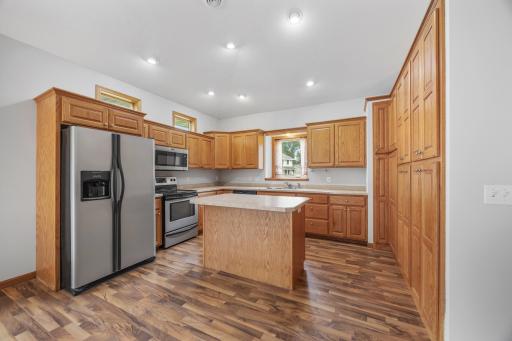 608 Parkview Circle, Delano, MN 55328